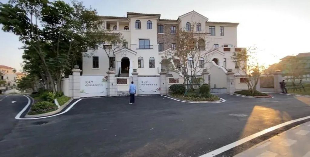 惠州最便宜的联排新房别墅单价1万以内,合生金山湾55栋02号房花园100平8982单价225万250平先到先得-营销中心